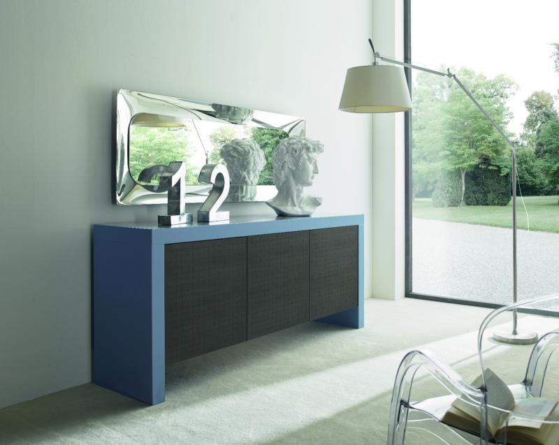 CREDENZA PORTE BATTENTI CON INTAGLIO
